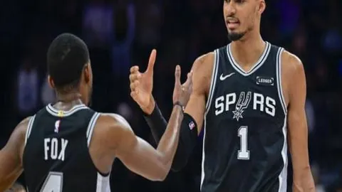 激情对决！新鹏城足球俱乐部3-0力克青年人，韦斯利与奥乌苏闪耀进球盛宴！
